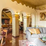 Villa Delle Sophore 12, Emma Cortona