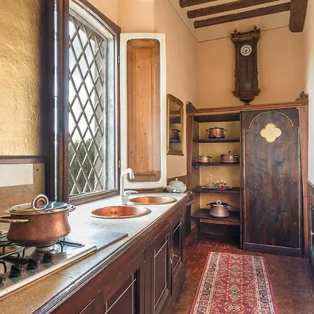 Villa Delle Sophore 12, Emma