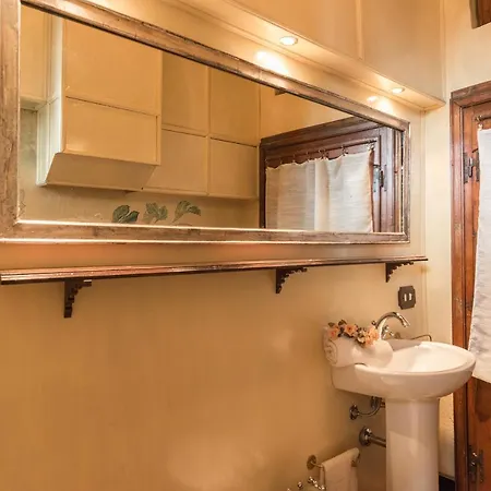 Villa Delle Sophore 12, Emma