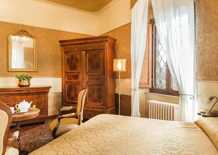 Delle Sophore 12, Emma Villa *