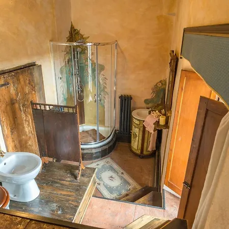 Delle Sophore 12, Emma Villa *